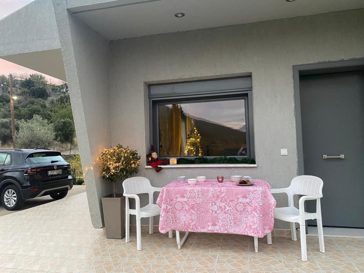 Stellas Guesthouse Near Arachova Stírion Exteriör bild