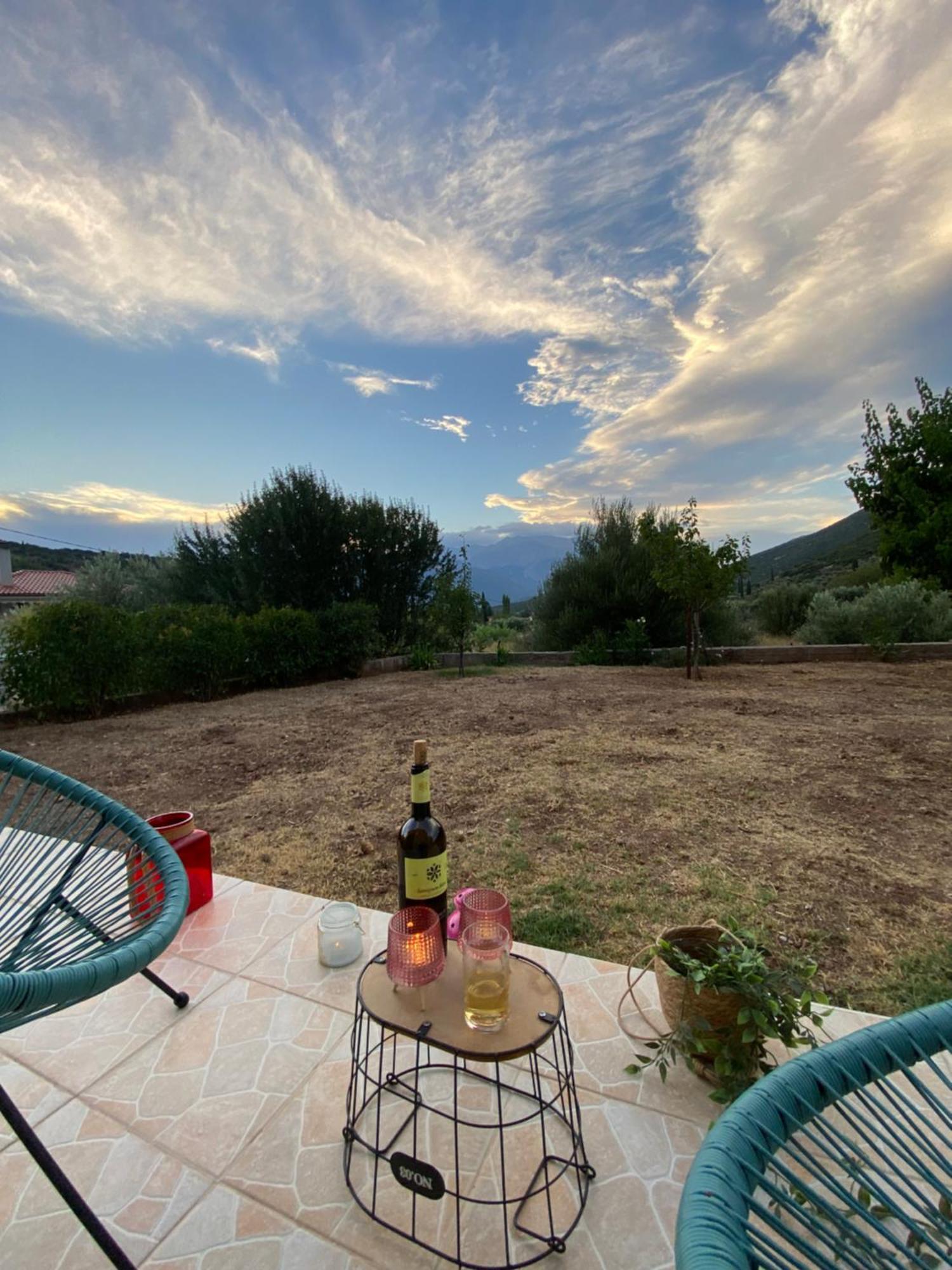 Stellas Guesthouse Near Arachova Stírion Exteriör bild