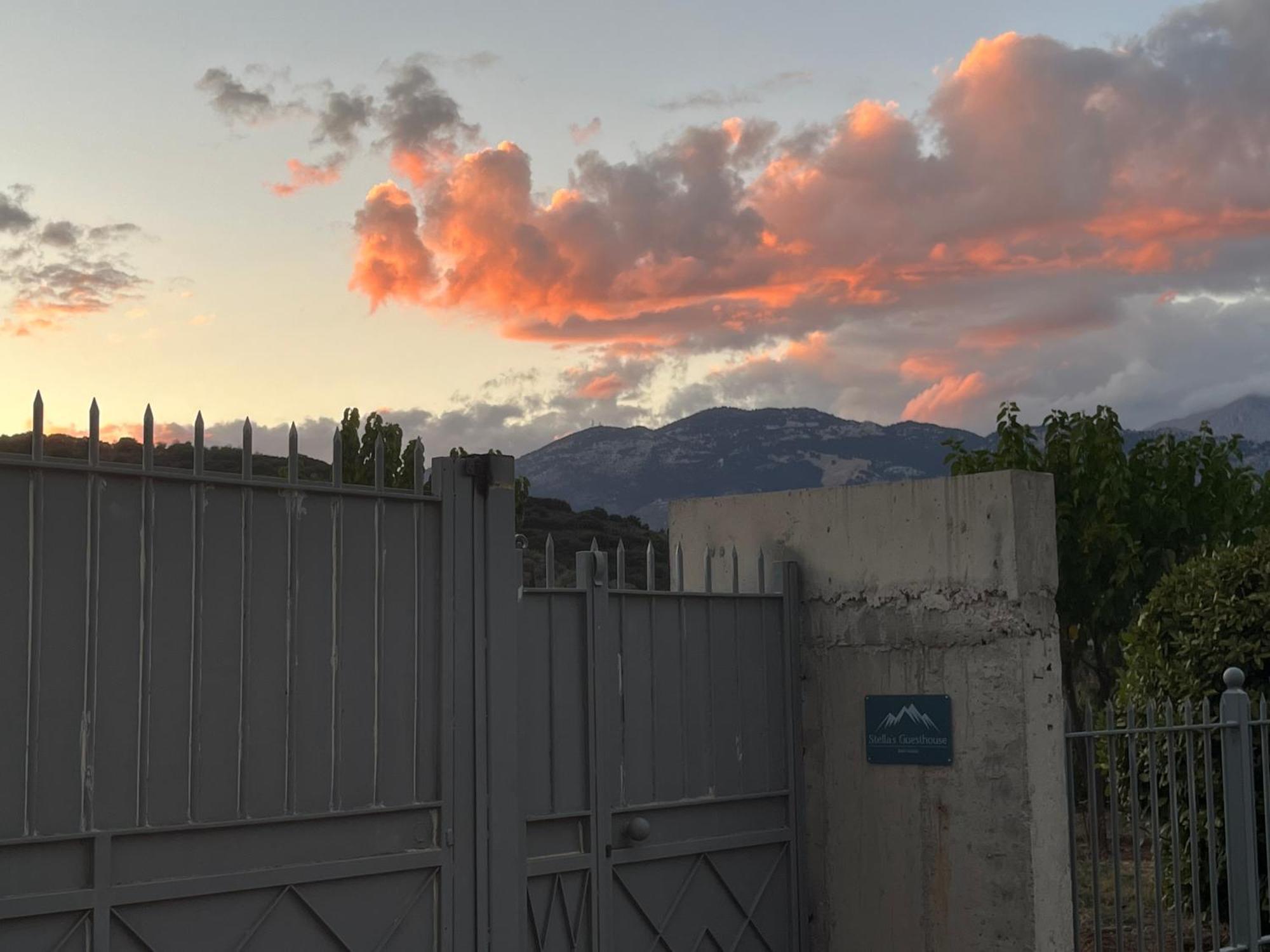 Stellas Guesthouse Near Arachova Stírion Exteriör bild